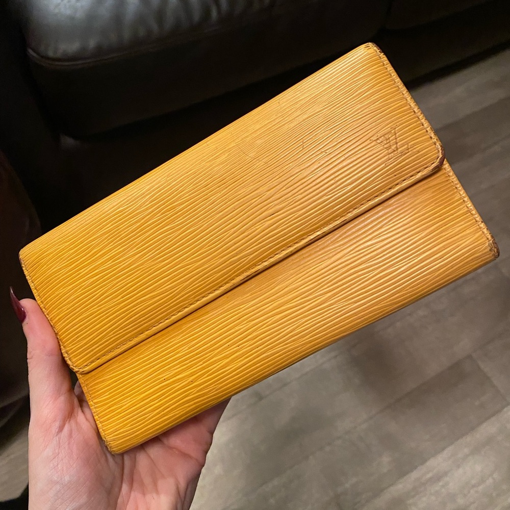 Auth Vintage Yellow EPI Louis Vuitton long wallet